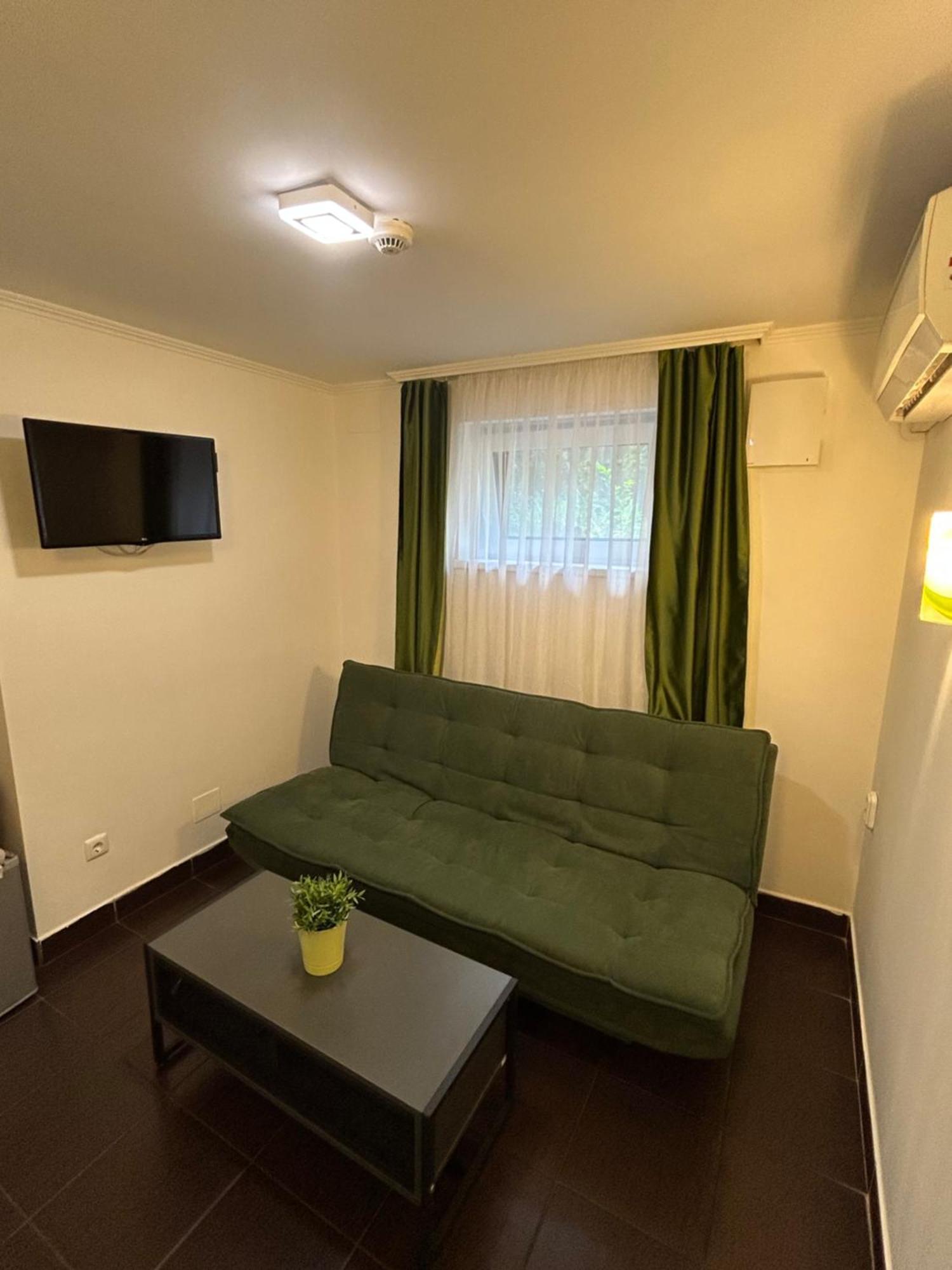 Caesar & Apartment